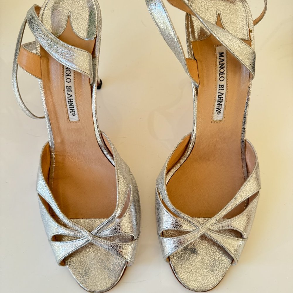 🌟 Step into Elegance with Silver Manolo Blahnik Heels (EU 41)! 🌟